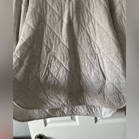 Women’s Old Navy Sweater - Picture 2 of 4